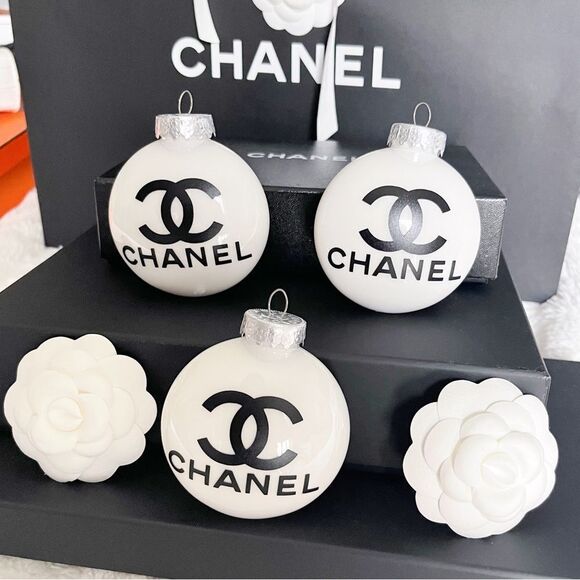 Chanel Christmas ornaments - Picture 1 of 3